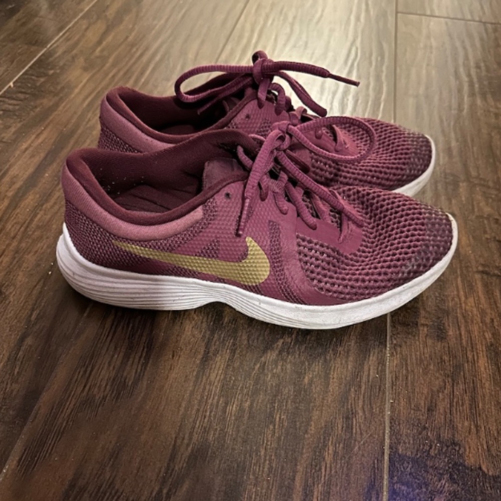 Nike shoes - Picture 2 of 7